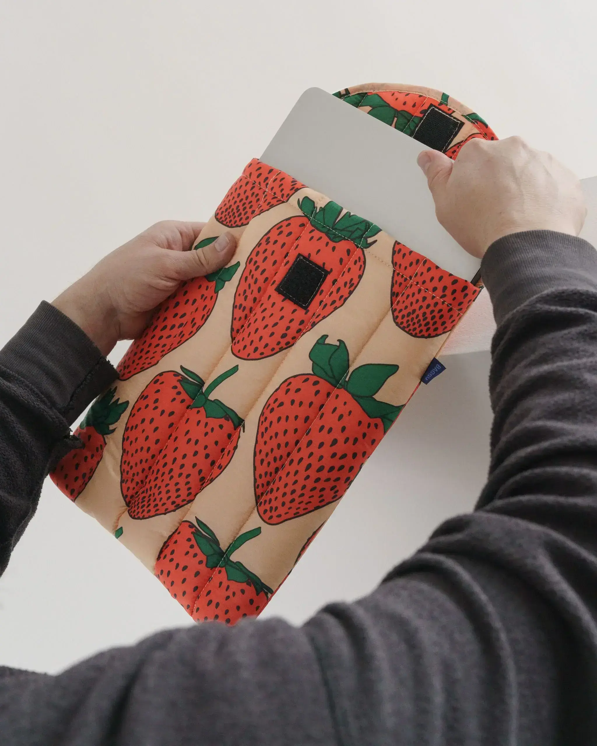 Puffy Laptop Sleeve 13"/14" Strawberry - Image 2