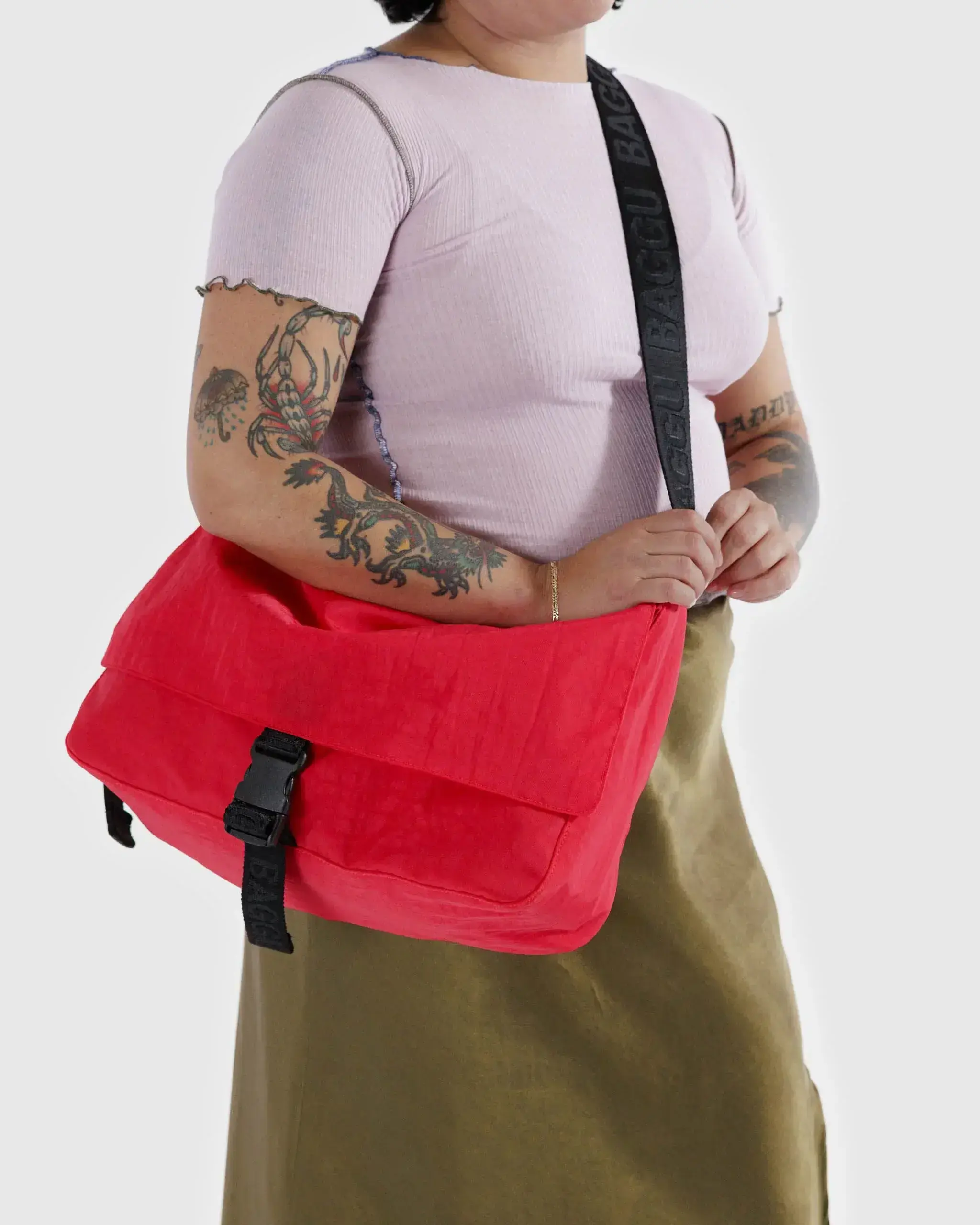 Nylon Messenger Bag Candy Apple - Image 3