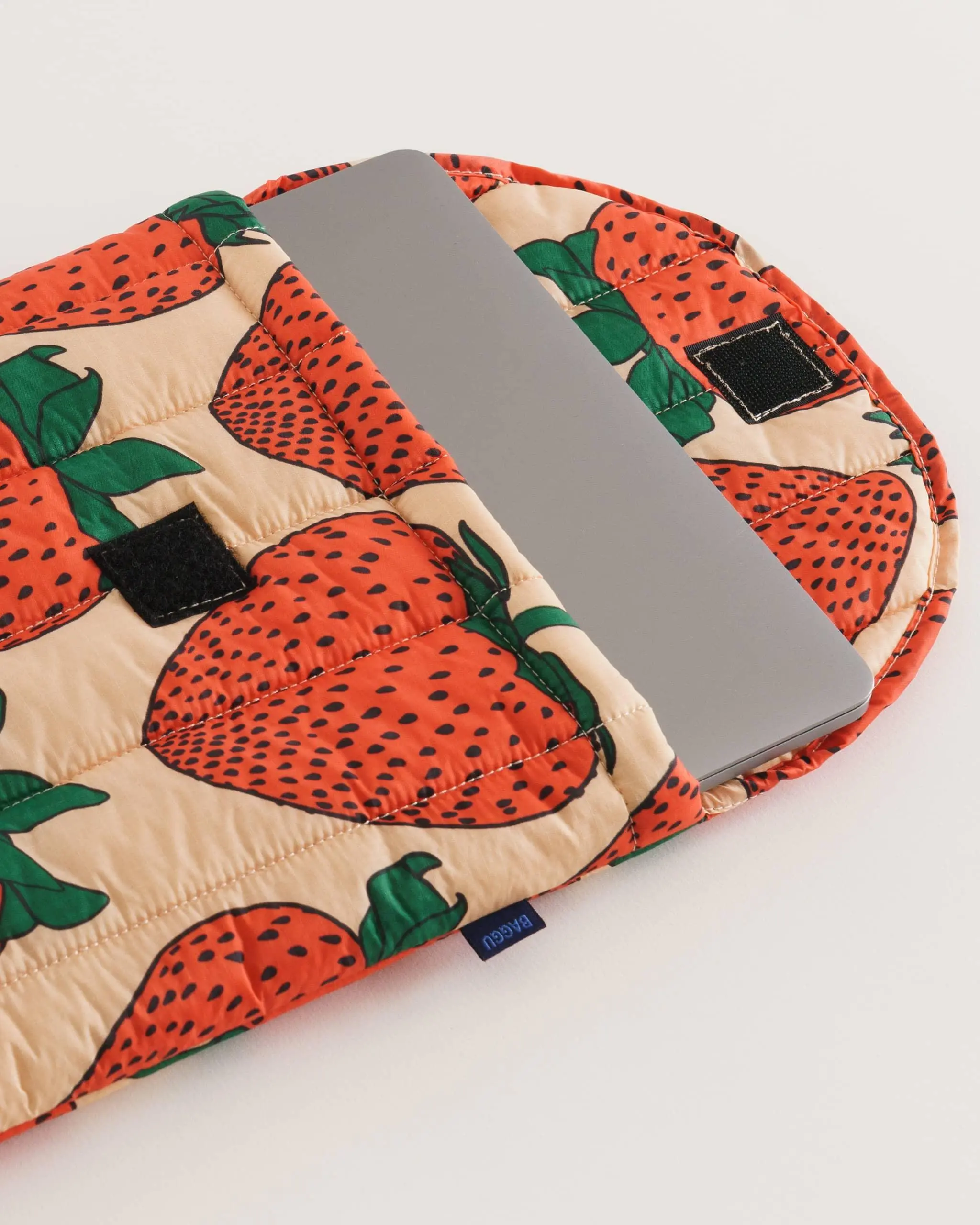 Puffy Laptop Sleeve 16" Strawberry - Image 3