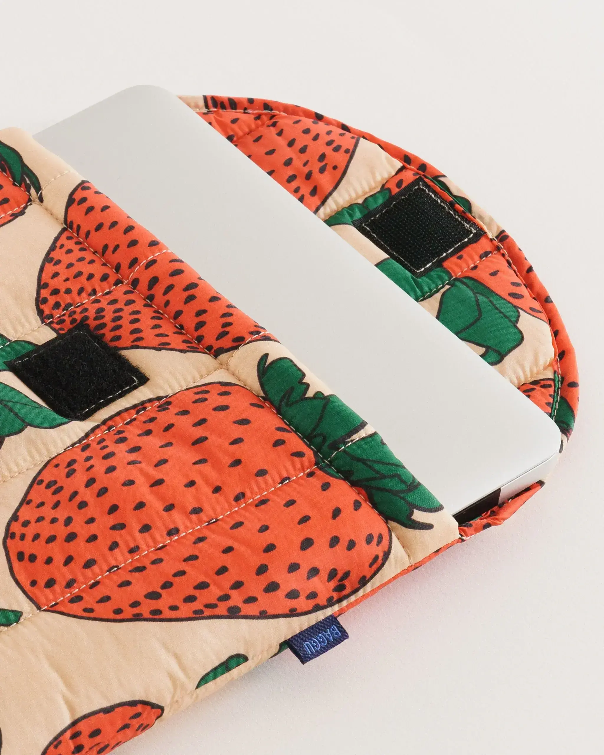 Puffy Laptop Sleeve 13"/14" Strawberry - Image 3